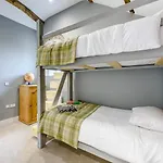 7 Bed In Workington Oc-77660 *