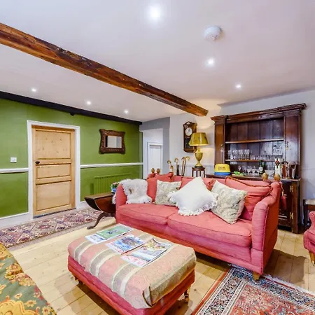 7 Bed In Workington Oc-77660 *